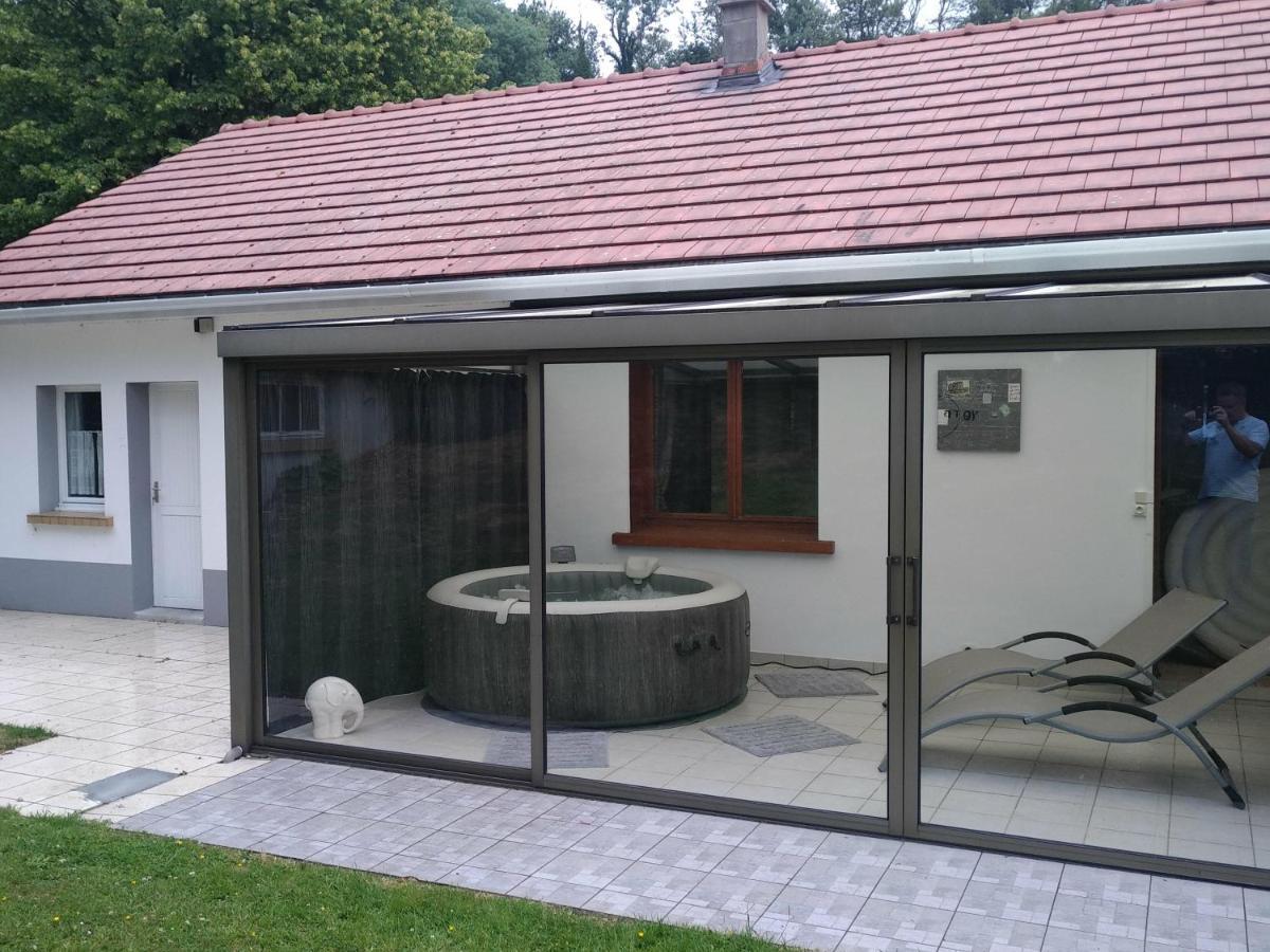 Gite De La Souche Avec Jacuzzi Doudeauville 外观 照片